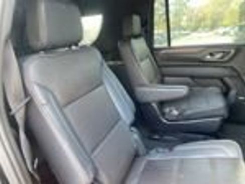 Used 2023 Chevrolet Suburban High Country image 4
