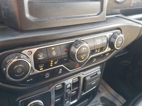 Used 2021 Jeep Wrangler Unlimited Sahara image 29