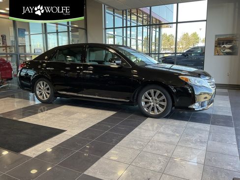 Used 2012 Toyota Avalon Limited image 1