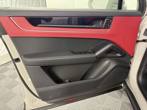New 2026 Porsche Cayenne S image 25