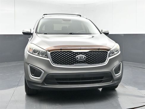 Used 2017 Kia Sorento LX w/ LX Convenience Package FWD image 2