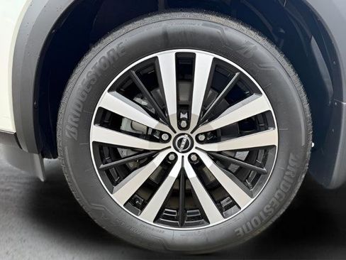 Used 2024 Nissan Pathfinder Platinum w/ Cargo Package image 9