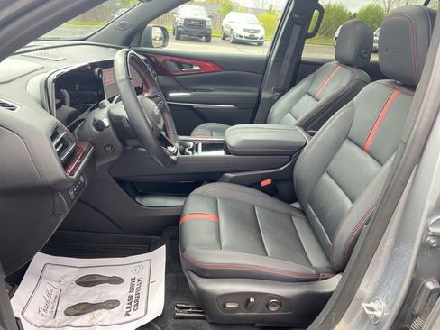 Used 2024 Chevrolet Traverse RS w/ LPO, Floor Liner Package AWD/4WD image 18