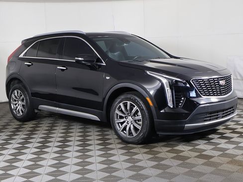 Used 2022 Cadillac XT4 Premium Luxury w/ Safety Alert Package image 2