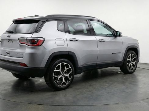 Used 2025 Jeep Compass Limited AWD/4WD image 9