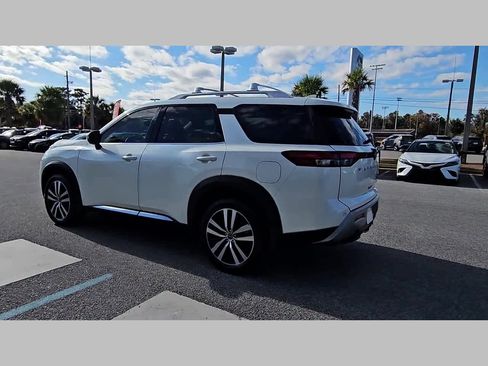 Used 2024 Nissan Pathfinder Platinum w/ Cargo Package AWD/4WD image 29