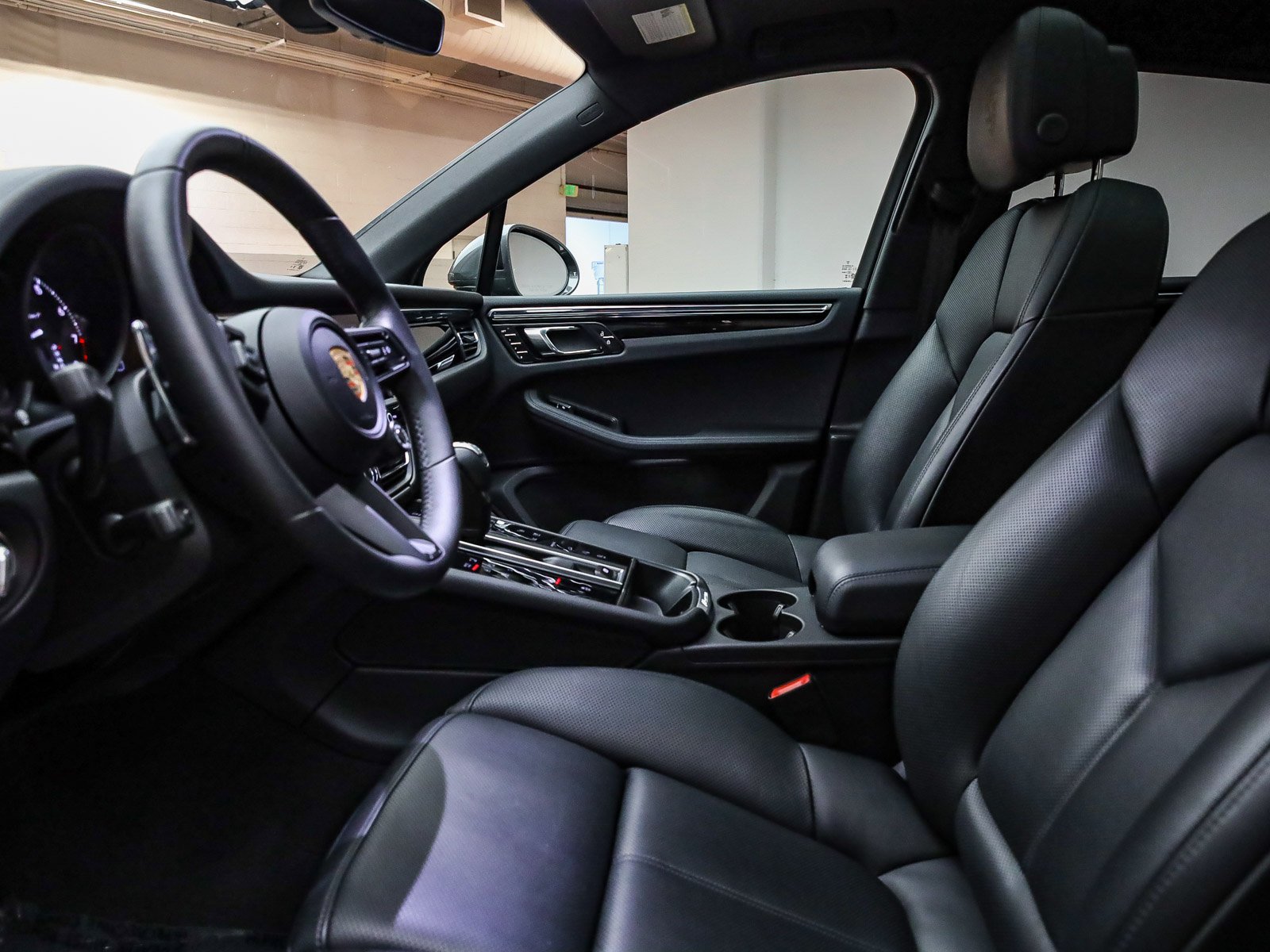 Certified 2025 Porsche Macan Turbo AWD/4WD image 22