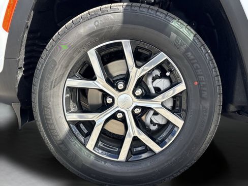 New 2025 Jeep Grand Cherokee Limited image 33