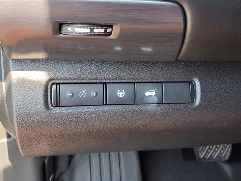 Used 2024 Nissan Pathfinder SL w/ Cargo Package image 6