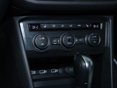Used 2018 Volkswagen Tiguan SEL image 40