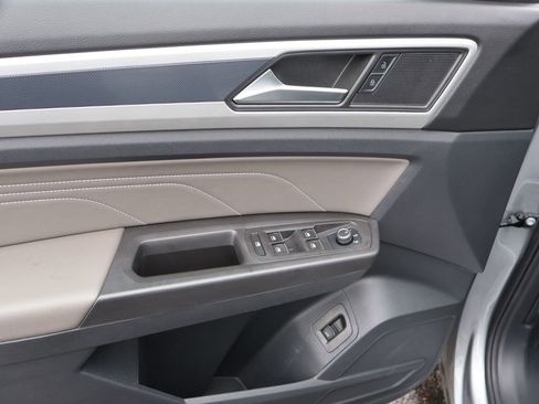 Certified 2022 Volkswagen Atlas Cross Sport SEL R-Line image 27