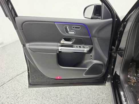 Used 2024 Mercedes-Benz GLB 250 image 12