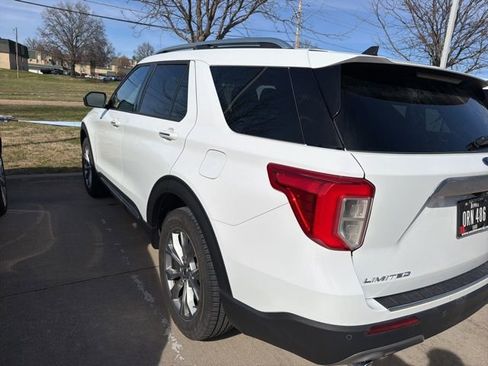 Used 2023 Ford Explorer Limited image 3