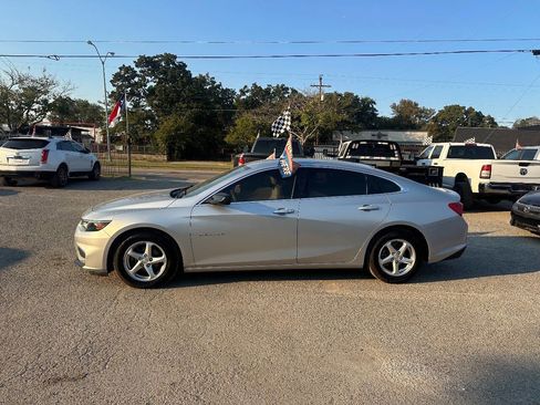Used 2017 Chevrolet Malibu LS image 3