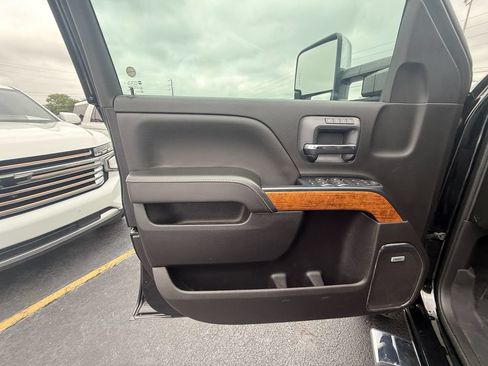 Used 2019 Chevrolet Silverado 2500 High Country w/ Duramax Plus Package AWD/4WD image 11
