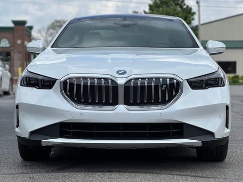 Used 2024 BMW i5 eDrive40i w/ Convenience Package image 12