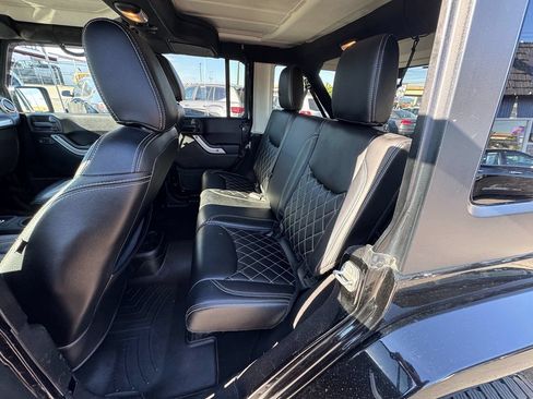 Used 2018 Jeep Wrangler Unlimited Sahara AWD/4WD image 33