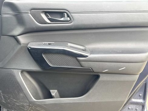 Used 2025 Nissan Pathfinder SV FWD image 19