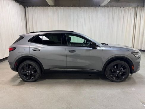 Used 2022 Buick Envision Essence w/ Technology Package I image 3