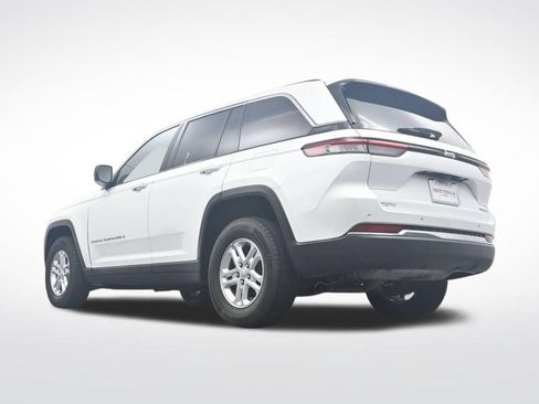 Used 2023 Jeep Grand Cherokee Laredo RWD image 35
