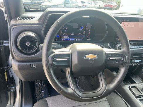 Used 2024 Chevrolet Colorado W/T image 11