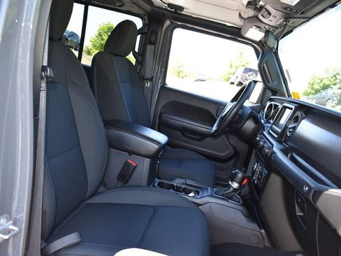 Used 2022 Jeep Gladiator Overland AWD/4WD image 26
