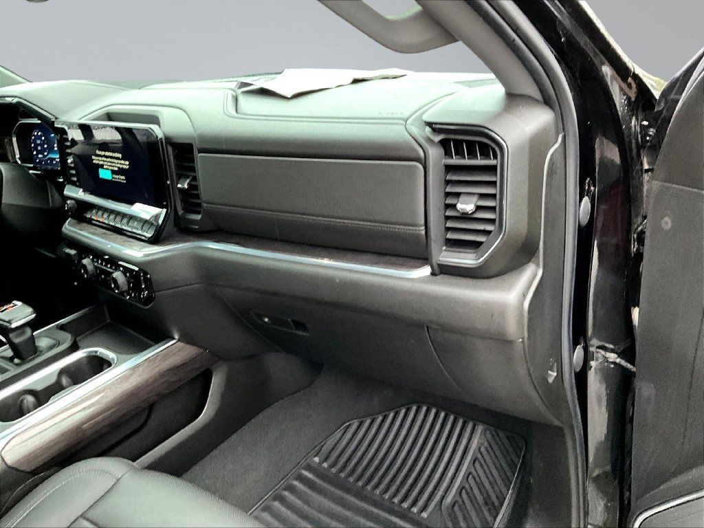 Used 2022 Chevrolet Silverado 1500 LTZ w/ LTZ Premium Package AWD/4WD image 29
