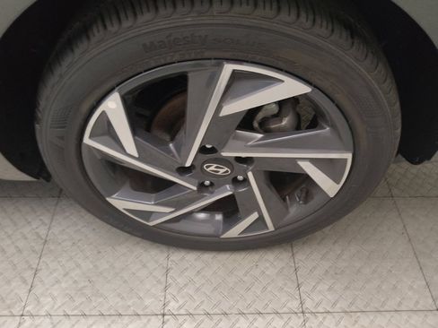 Used 2025 Hyundai Elantra Sport FWD image 31