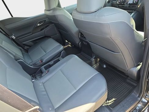 Used 2024 Lexus GX 550 w/ Accessory Package (2T) AWD/4WD image 13
