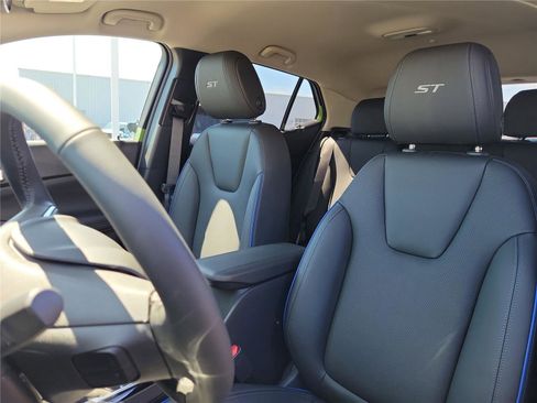 New 2026 Buick Encore GX Sport Touring w/ Advanced Technology Package FWD image 17