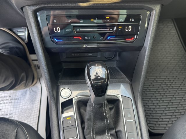 Used 2024 Volkswagen Tiguan SE R-Line AWD/4WD image 19