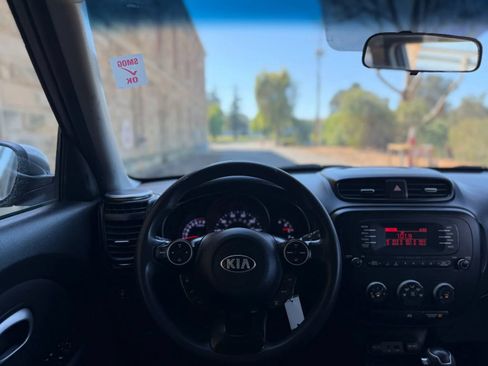 Used 2014 Kia Soul + FWD image 11