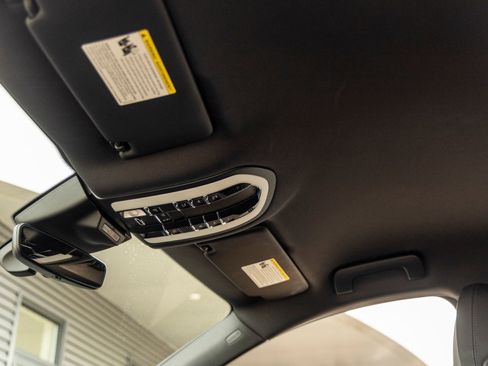 Certified 2024 Porsche Macan AWD/4WD image 26