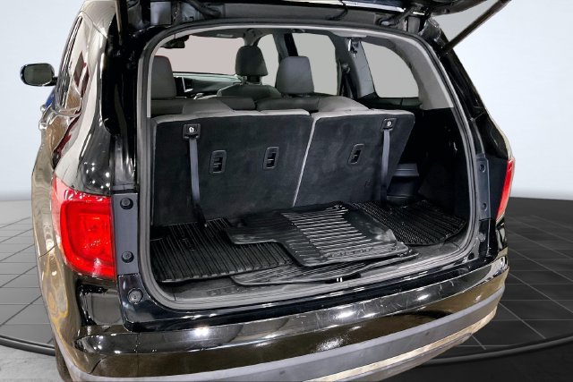 Used 2017 Honda Pilot Touring image 5