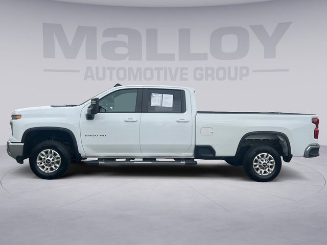 Used 2024 Chevrolet Silverado 2500 LT AWD/4WD image 2