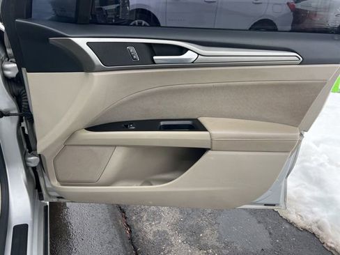 Used 2017 Ford Fusion SE image 30