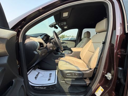 Used 2023 Chevrolet Traverse Premier AWD/4WD image 2