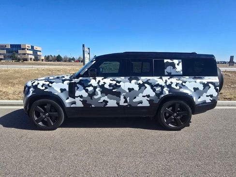 Used 2023 Land Rover Defender 130 X-Dynamic SE image 2