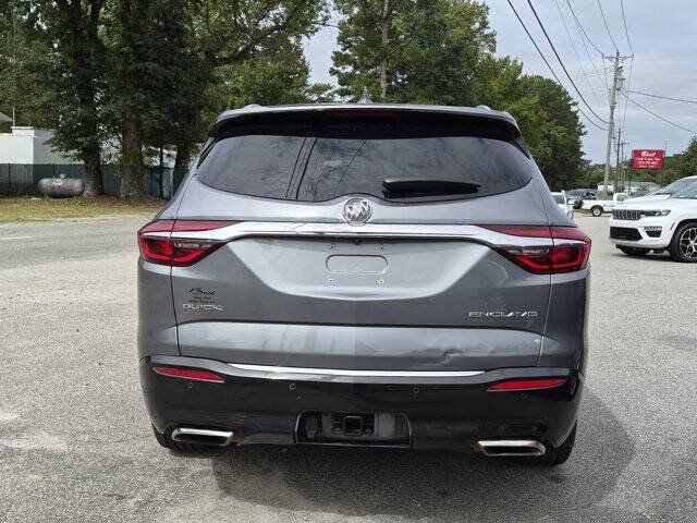 Used 2018 Buick Enclave Premium w/ Trailering Package FWD image 3