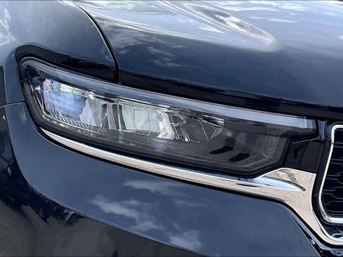 Used 2023 Jeep Grand Cherokee Limited image 28