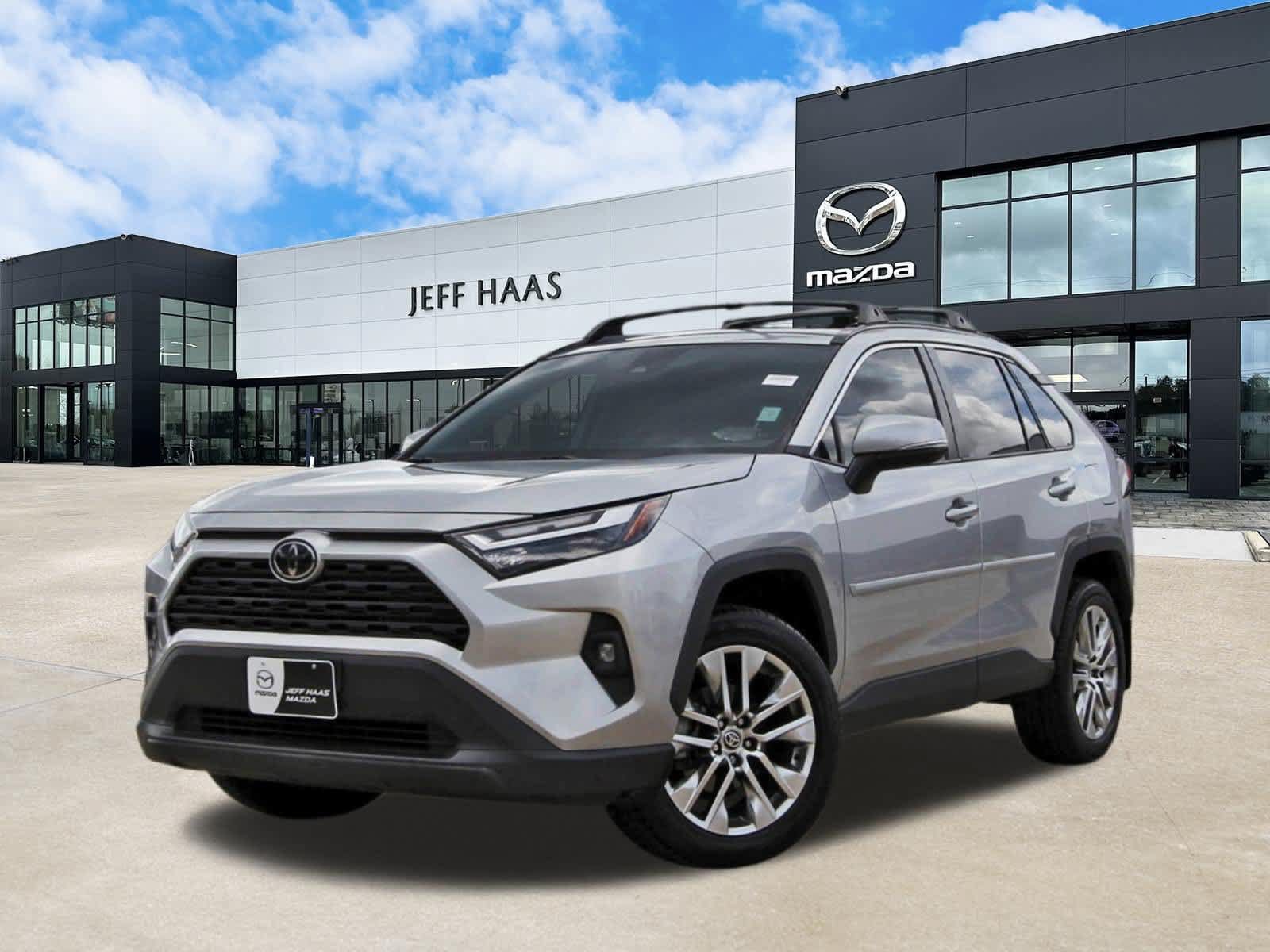 Used 2022 Toyota RAV4 XLE Premium FWD image 1