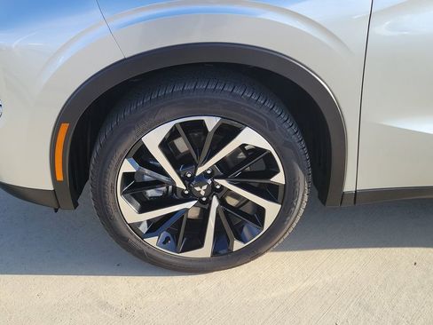 Used 2024 Mitsubishi Outlander SE Black Edition image 23