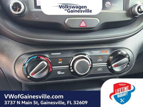 Used 2025 Kia Soul LX w/ LX Technology Package FWD image 21