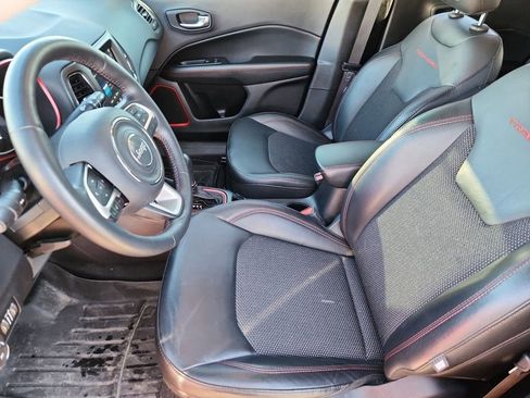 Used 2019 Jeep Compass Trailhawk w/ Cold Weather Group image 9