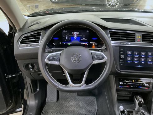 Used 2024 Volkswagen Tiguan SE AWD/4WD image 11