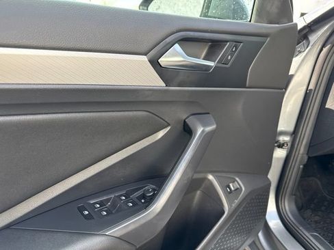 Used 2019 Volkswagen Jetta SE w/ Cold Weather Package FWD image 11