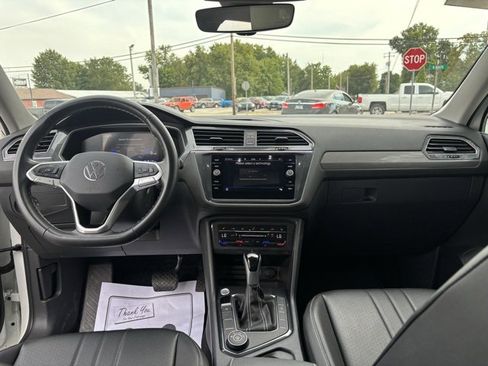 Used 2024 Volkswagen Tiguan SE image 23