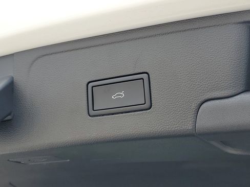 Used 2025 Volkswagen Atlas Cross Sport SE w/ Black Wheel Package image 10