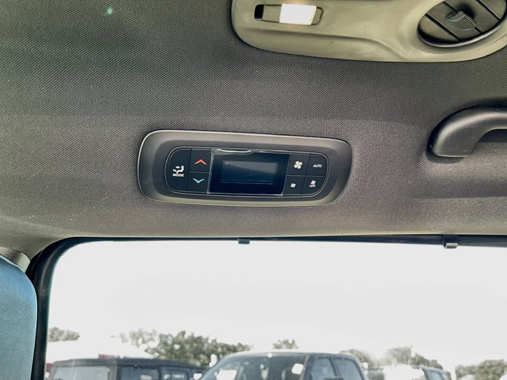 New 2027 Chrysler Pacifica Select FWD image 30
