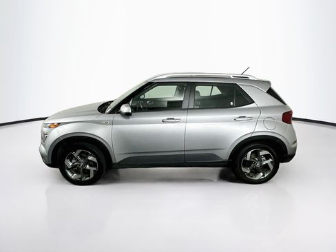 Used 2025 Hyundai Venue SEL FWD image 4